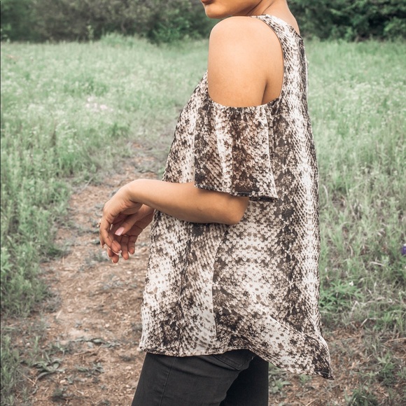 Love Bites Cold Shoulder Top - Picture 5 of 6